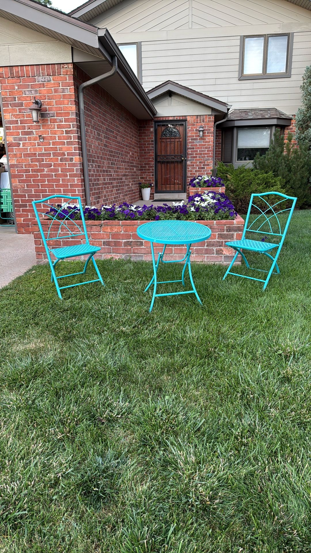 Cute Painted Metal Table And Chairs