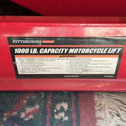 1000 Pound Hydraulic Motorcycle Hoist  Like New
