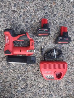 Milwaukee 2540-20 M12 23Gauge Pin Nailer Excellent Condition with Two 3.0  bats & Charger. Pick up fremont sea. No low ball offers please. No trades.