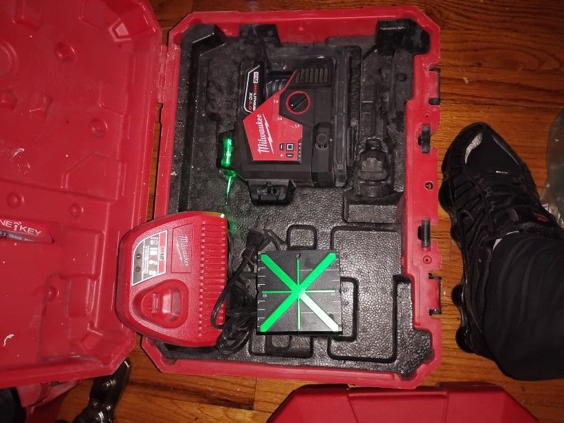 M12 360 Laser Green 3632-12 Like New Used 1x Battery Charger And Other Parts Included