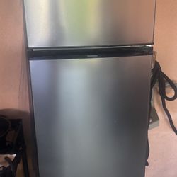 Vissani Mini Refrigerator 
