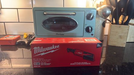 Milwaukee M12 3/8 in. Cordless Ratchet Tool Only