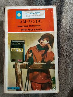 Vintage Lake Electronics AM-AC/DC Battery-Electric Portable Radio