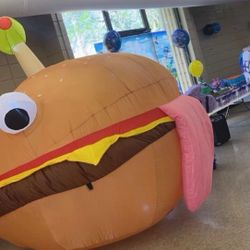 Retired Spirit Halloween 8 FT. Inflatable Light-Up Fortnite Durr Burger VHTF