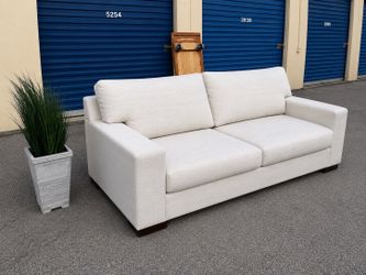 ASHLEY FURNITURE LARGE SOFA 🤍