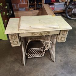 Singer Sewing Table 