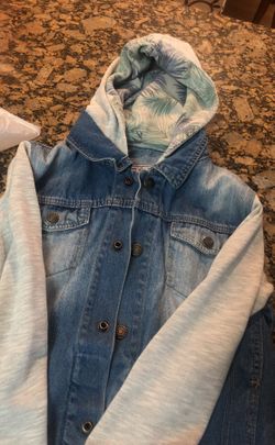Girls warm jean jacket size 11-12 great condition