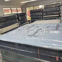 KNG SIZE STEARNS & FOSTER LUX ESTATE HYBRID MATTRESS & BOX SPRINGS BED SET
