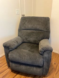Gray Manual Recliner Chair – Excellent Condition – 36” x 36” x 33”