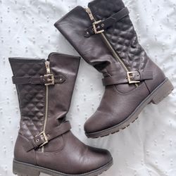 Girl Brown Boots Size 6, fur inside.