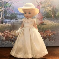 Sleepy Eyed Doll In Off-White - Vintage  |B-22