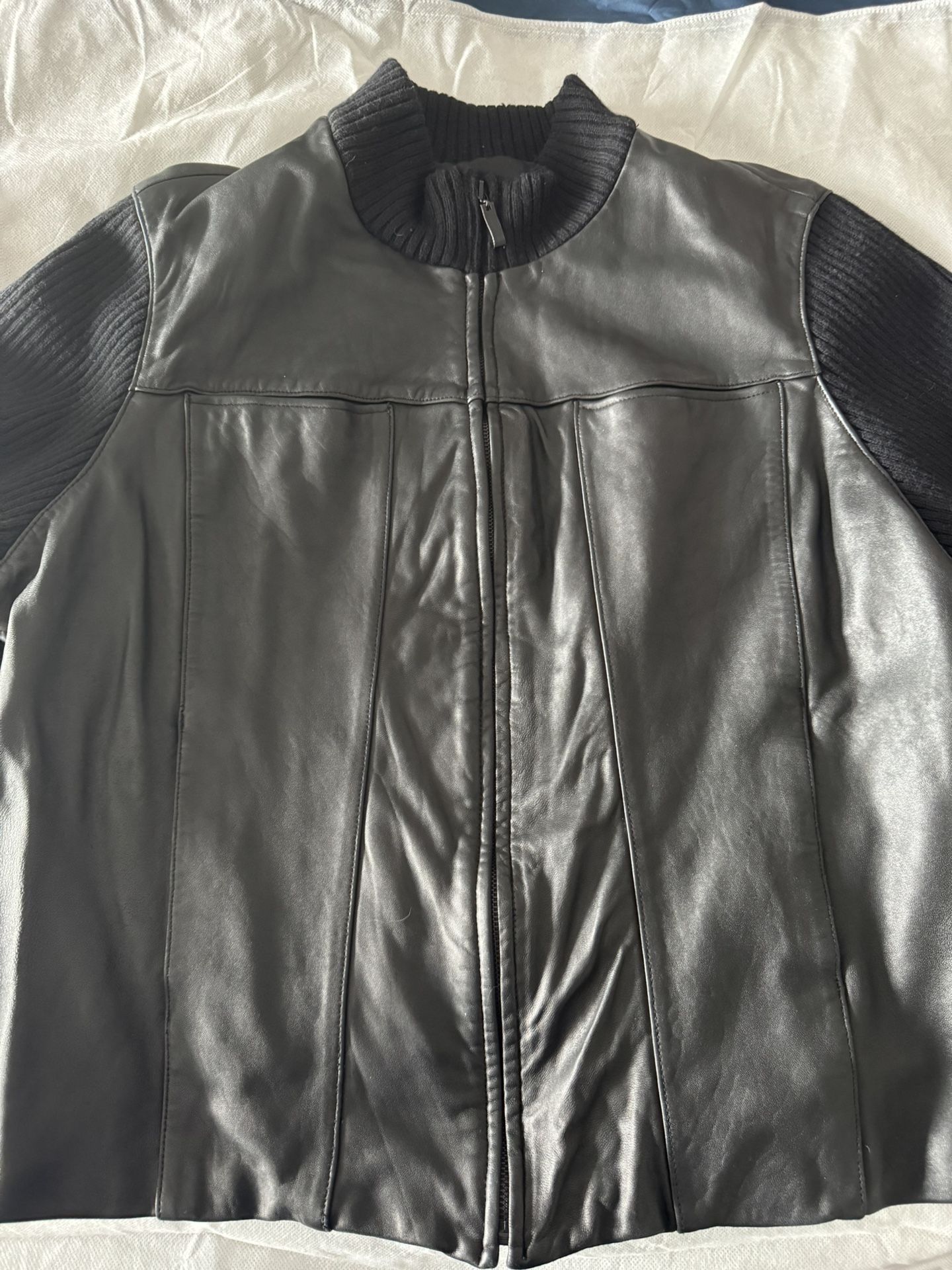 Men's knitted jacket with leather inserts, size XL, in excellent condition