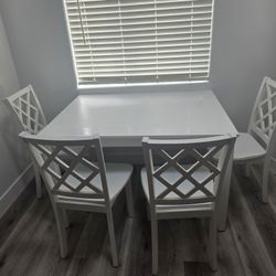 ***ADORABLE COTTAGES STYLE TABLE & 4  CHAIRS