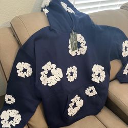 Hoodie Blue Navy.   Size   M 