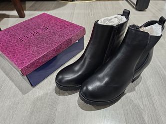 Refresh Black boots (BRAND NEW!!!)
