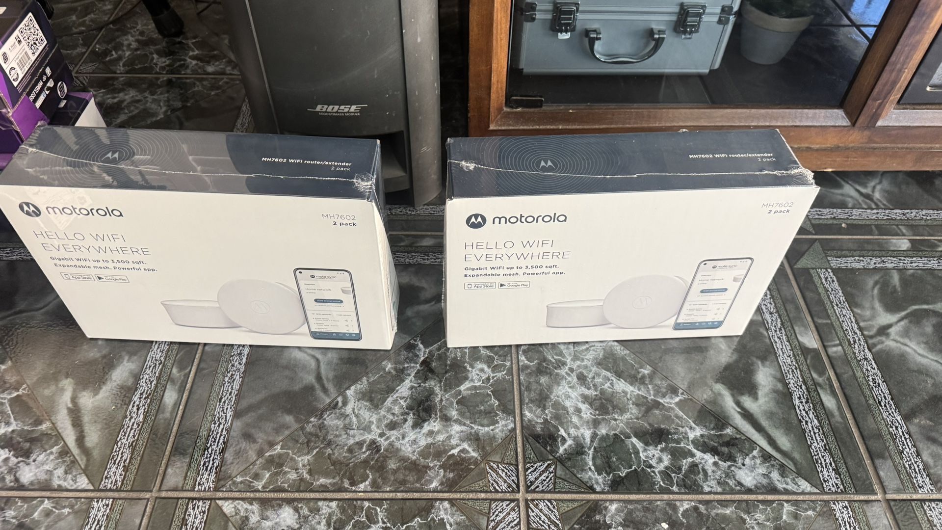 motorola WiFi router / extender 2 pack