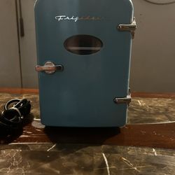 Tiny Refrigerator 