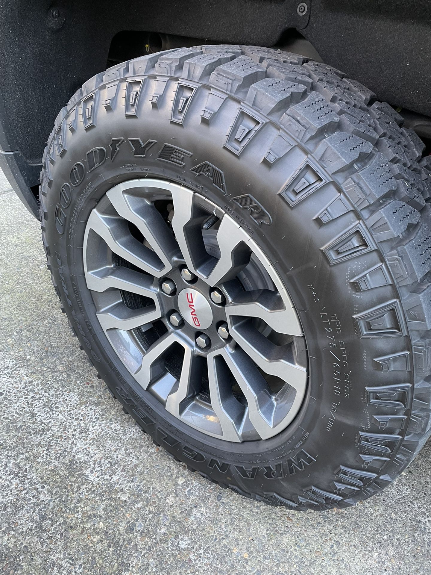 Like New 4 Goodyear Wrangler Duratrac 275/65/R18 M + S Tires for Sale in  Portland, OR - OfferUp