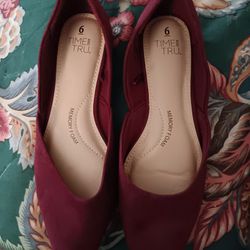 22 Woman's Casual Flats