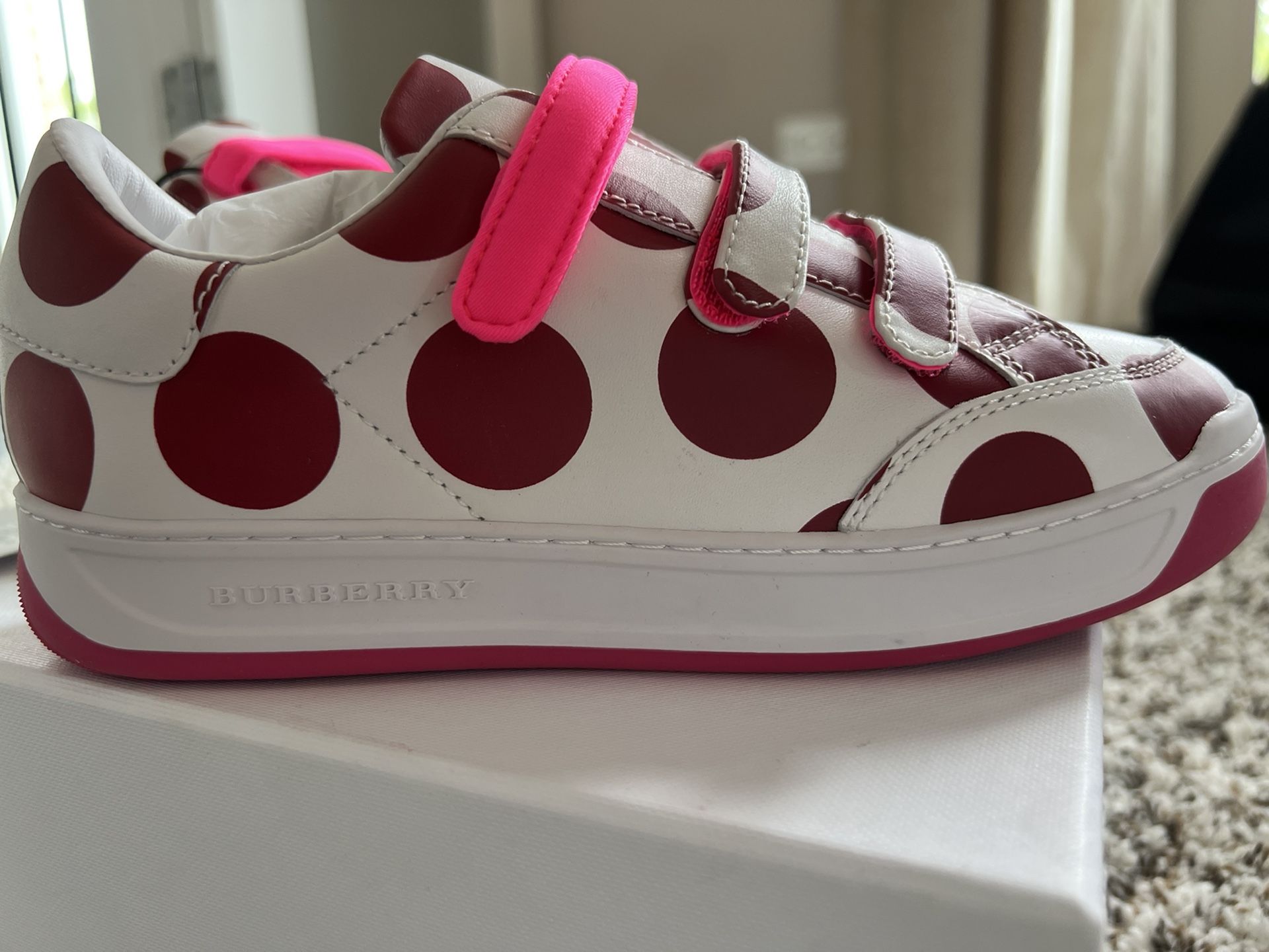 BRAND NEW BURBERRY KIDS SNEAKERS SIZE 2
