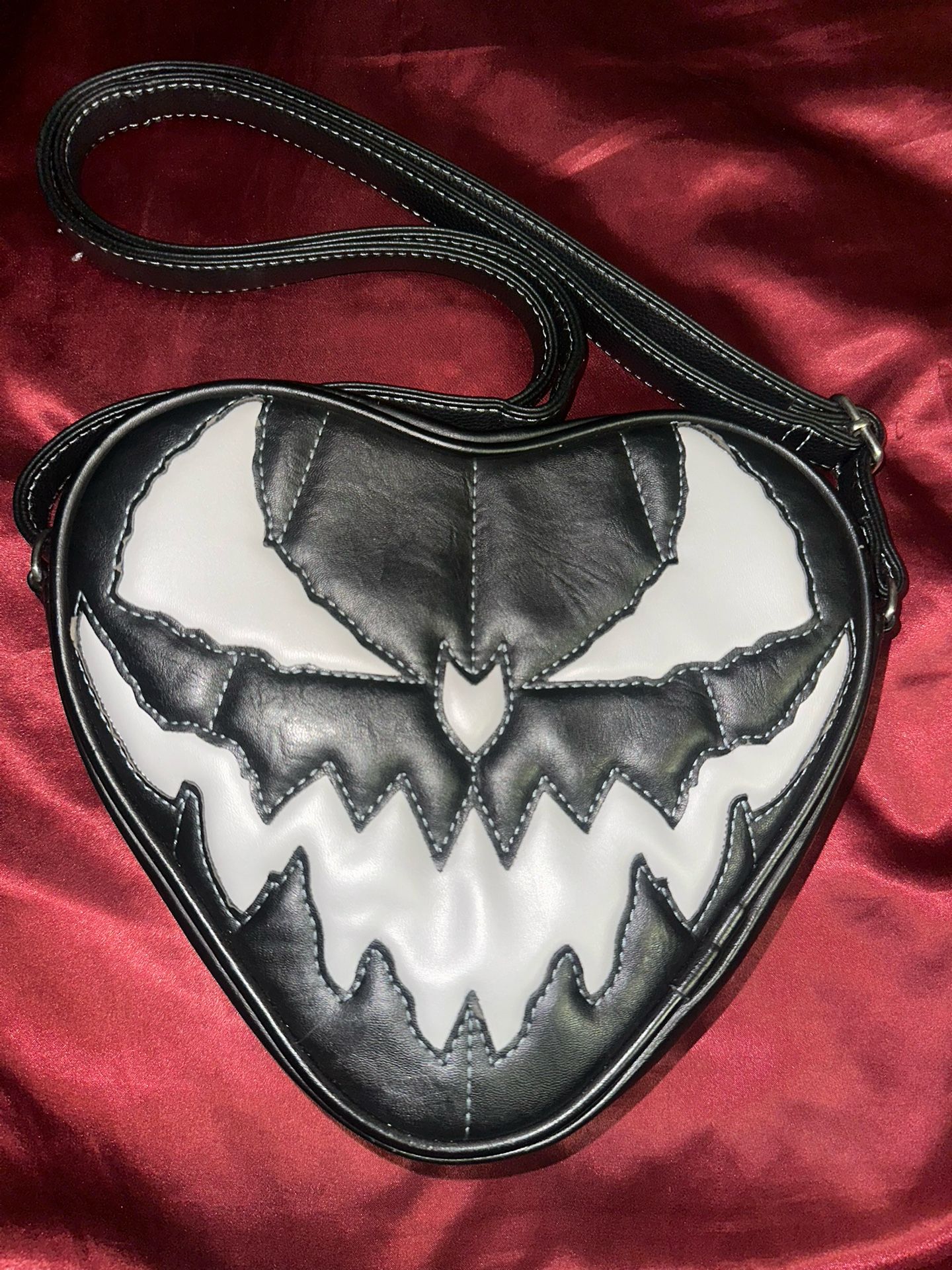 Pumpkin Kult-LovePain&Stitches Heart Pumpkin Bag