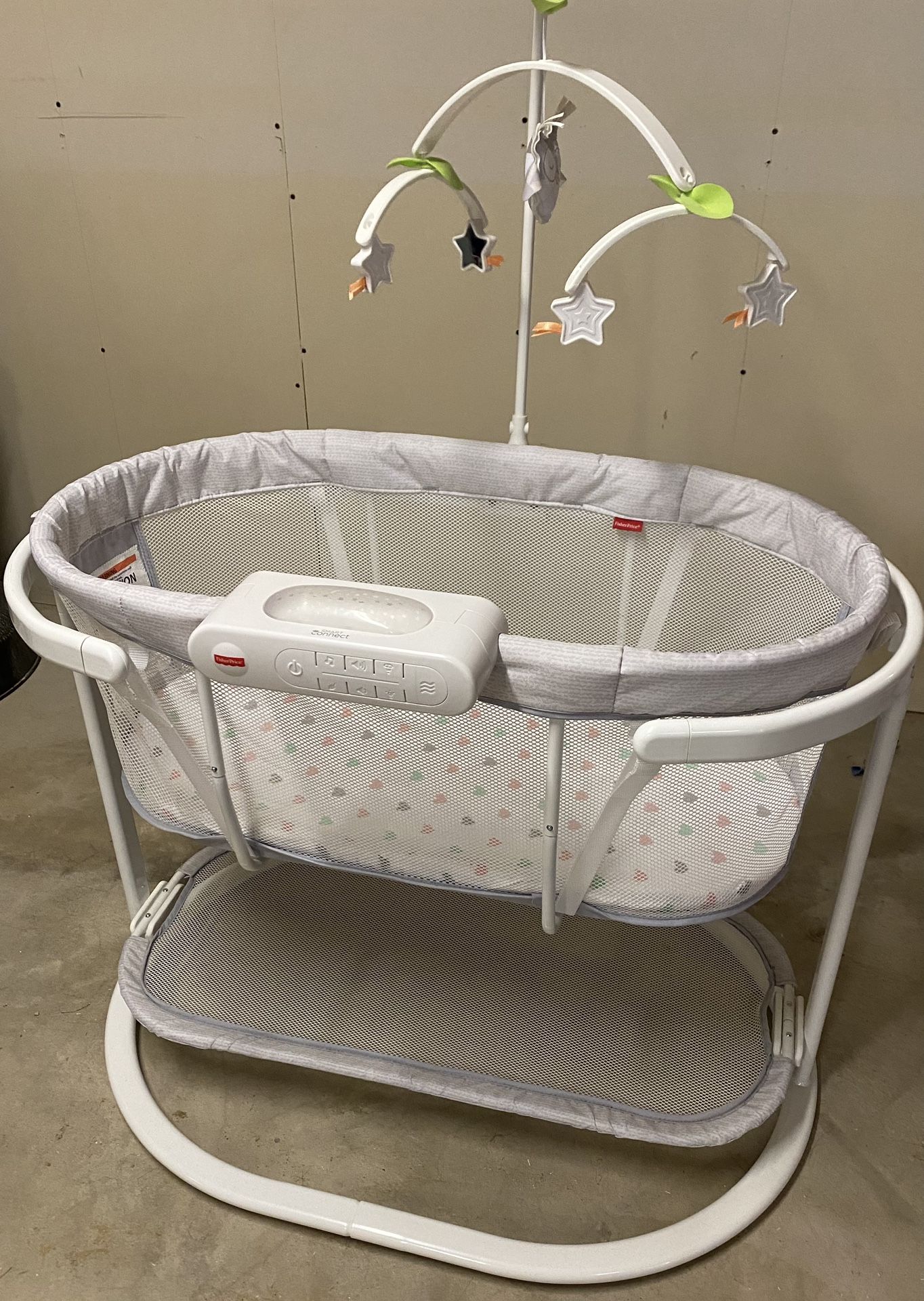 Fisher price soothing motions bassinet with smart outlet connect