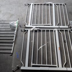 3 Regalo baby gates + 1 extender
