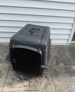 (Never Used) Medium Size Petmate Traveling Kennel