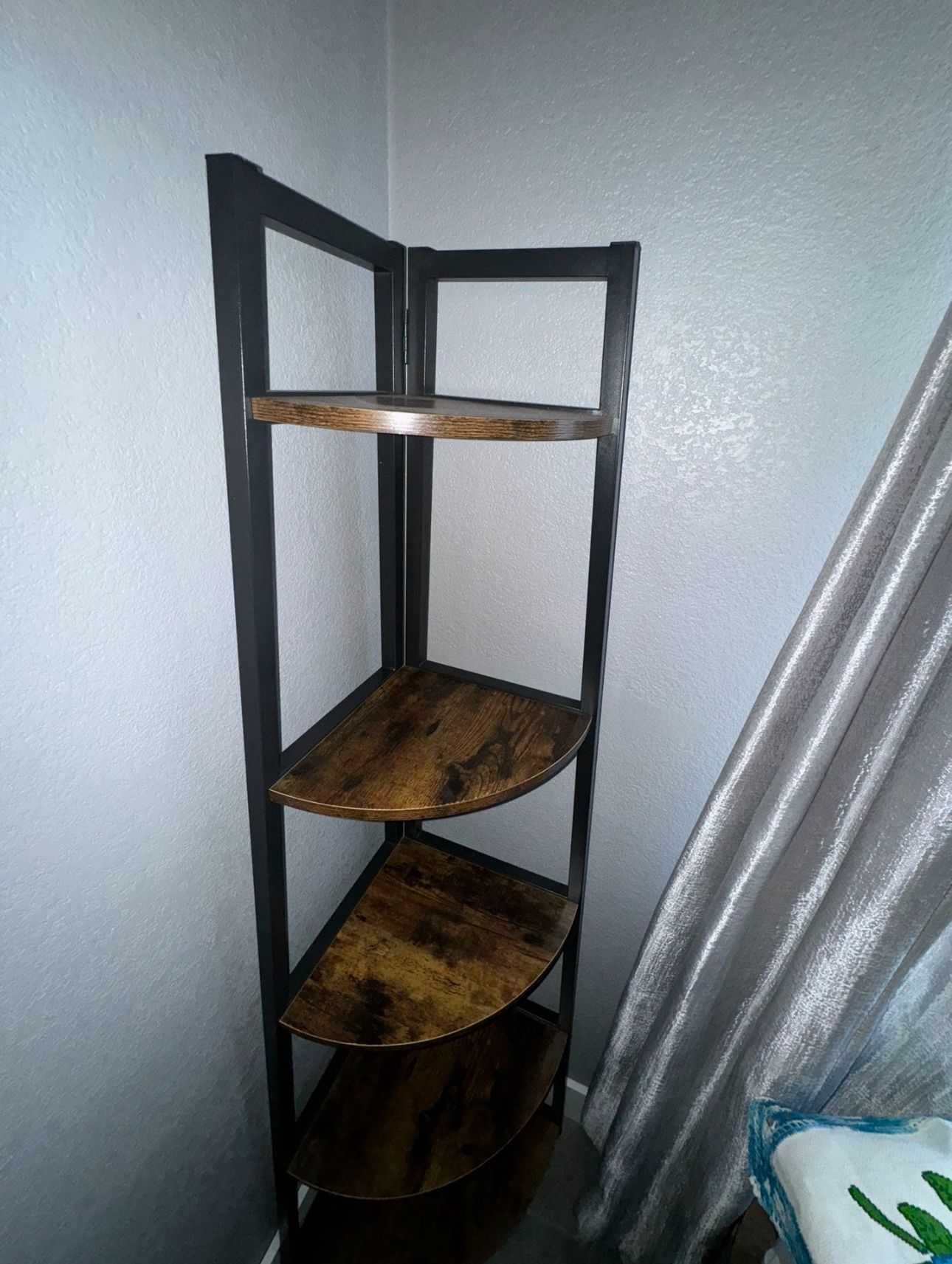 Corner shelf