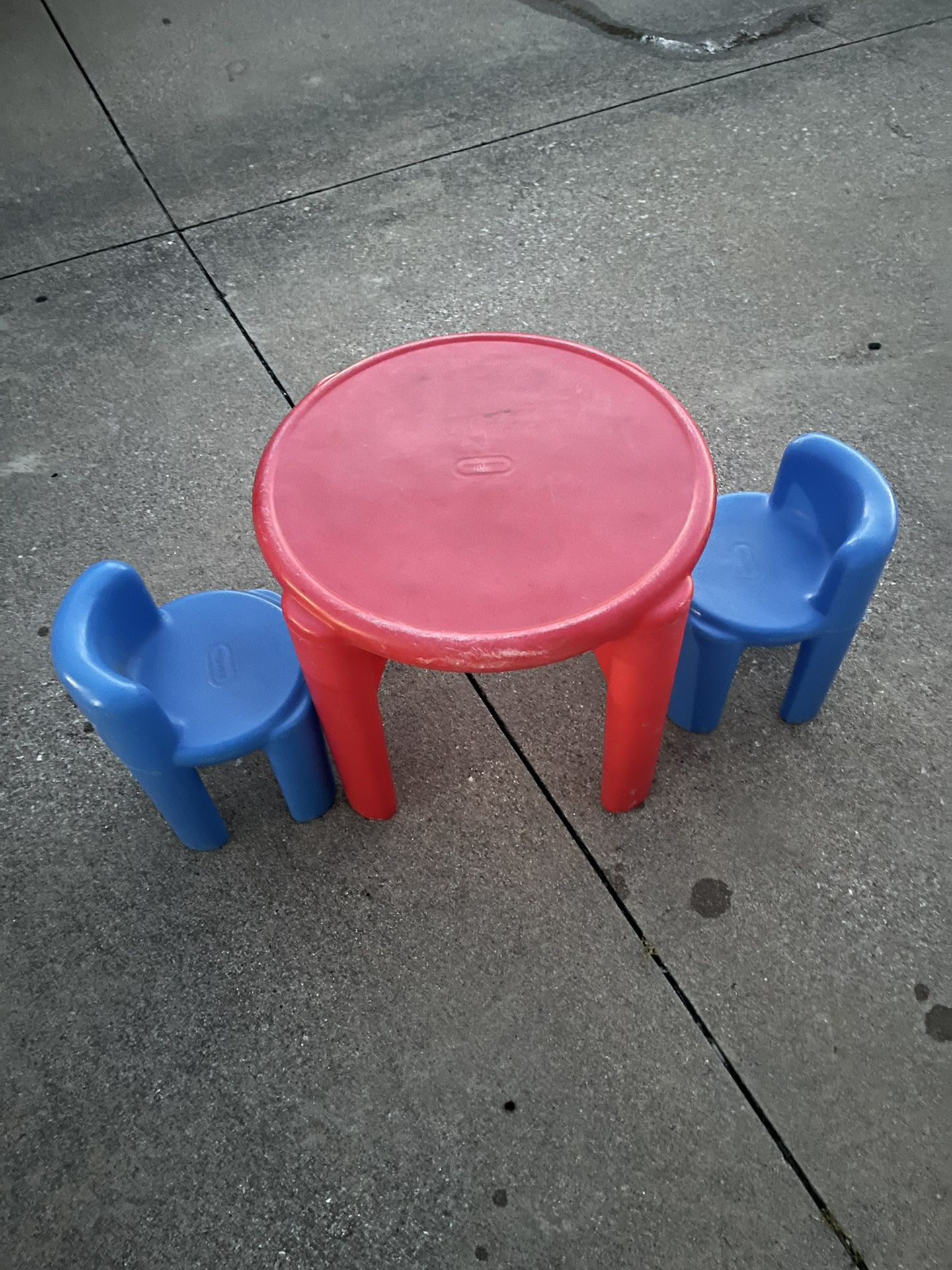 Kids Outdoor/Indoor Play table $28