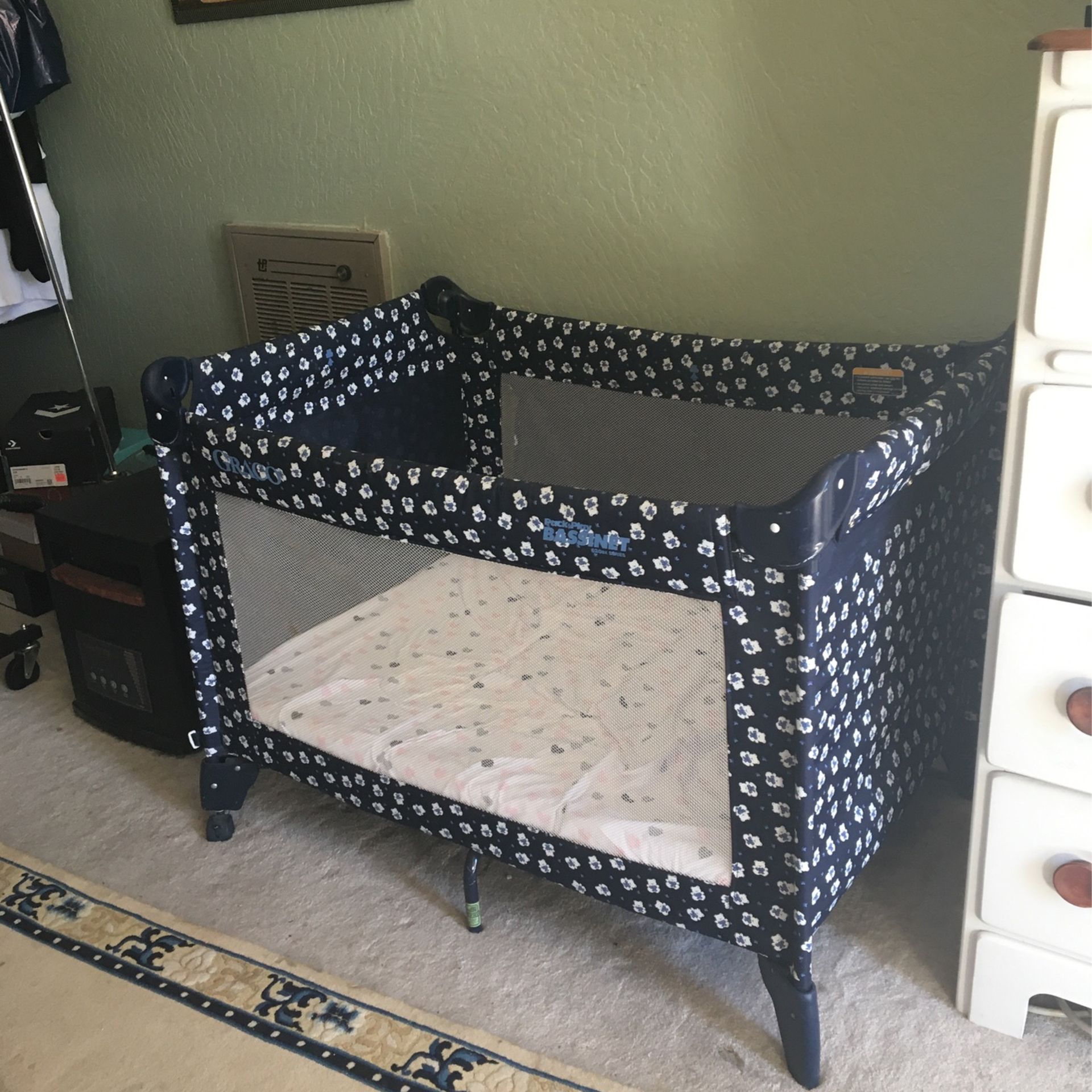 Pack n Play Bassinet With Tri Fold Mattress