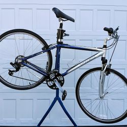 Trek 7100 Hybrid Bike 700c Street Medium 3x7 Like New City Comfort Bicycle Aluminum Rim Brake
