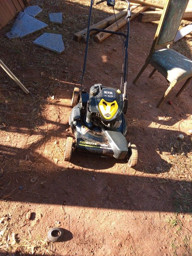 6.7 Briggs & Stratton Motor With Brent Self-propelled 22 Inch Push Lawn Mower