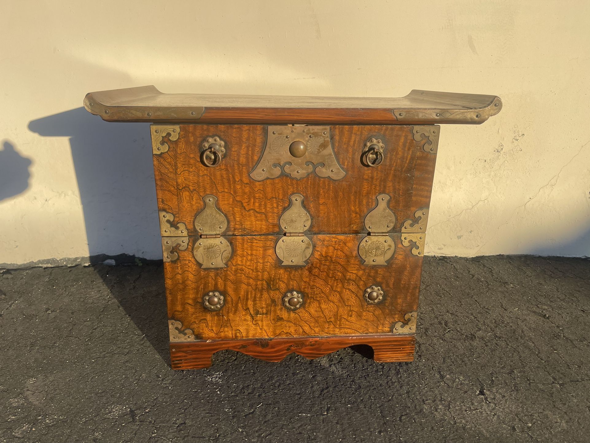 Vintage Asian Table Top Altar Cabinet: 19”Lx12”Wx15” Tall