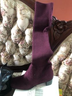 Pull on maroon boots Sz7