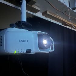 Projector EPSON New WiFi HDM Remote Control Everything Is Working Nothing Wrong 