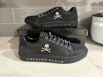 Designer black low tops size 43