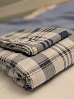 Twin Size Sheets / Blankett / Pillow