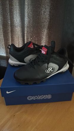 Baseball shoes