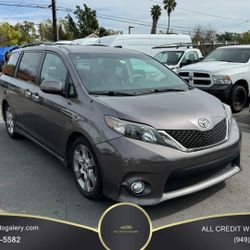 2013 Toyota Sienna SE