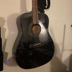 Yamaha Acoustic Guitar F335 Bundle