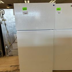 HISENSE HRT180N6AWD 18-cu ft Top-Freezer Refrigerator 3CZB