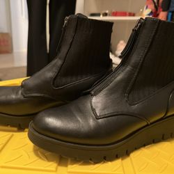 Woman's Size 8 Boots
