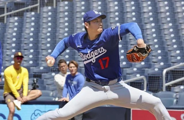 Dodgers vs Padres OHTANI PITCHING