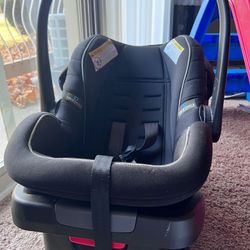  Graco Newborn Car Seat – Like New, Rarely Used