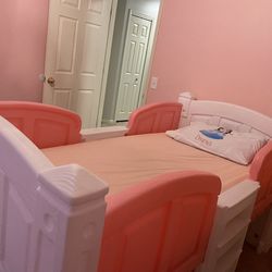 Twin Girls Bed Set