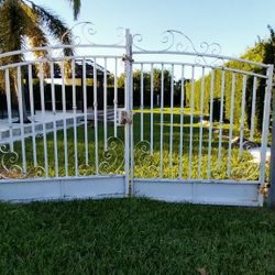  DRIVEWAY GATES VINTAGE SET 12Ft Wide X 8' Tall