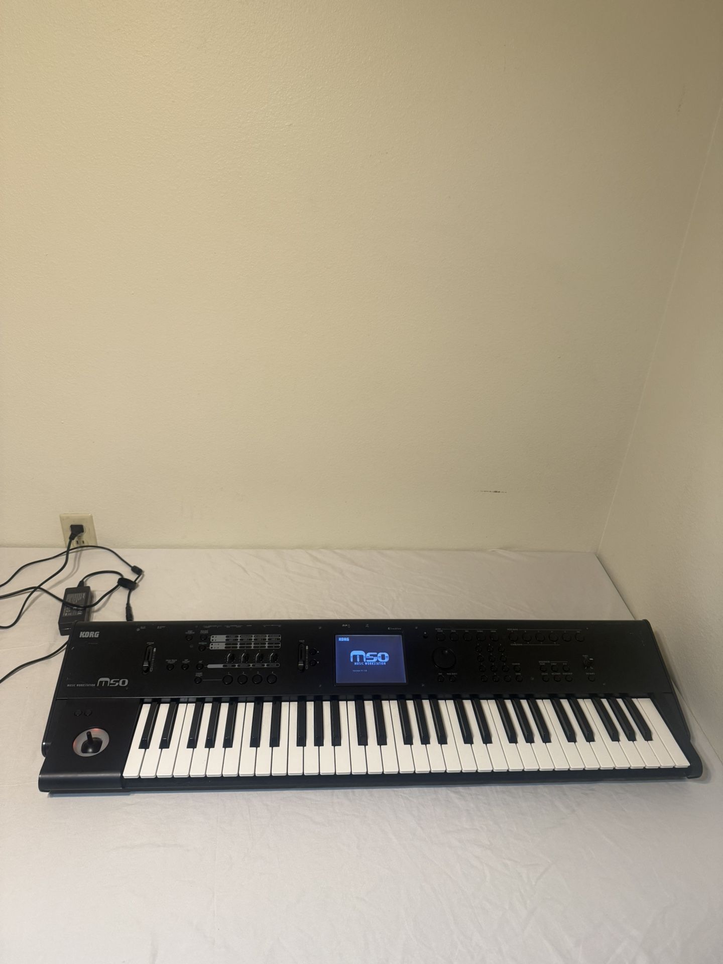 Korg M50-61 61-Key Keyboard Synthesizer Music Workstationwith with Power Cable