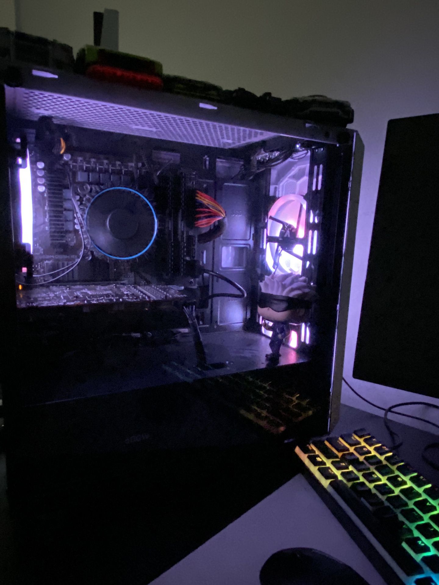 Gaming pc with gaming mouse and keyboard 