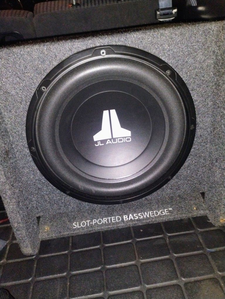 JL AUDIO SUBWOOFER AND JL AUDIO AMPLIFIER